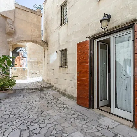 Guesthost - Domus Tua Matera