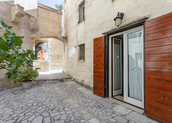 Guesthost - Domus Tua Matera