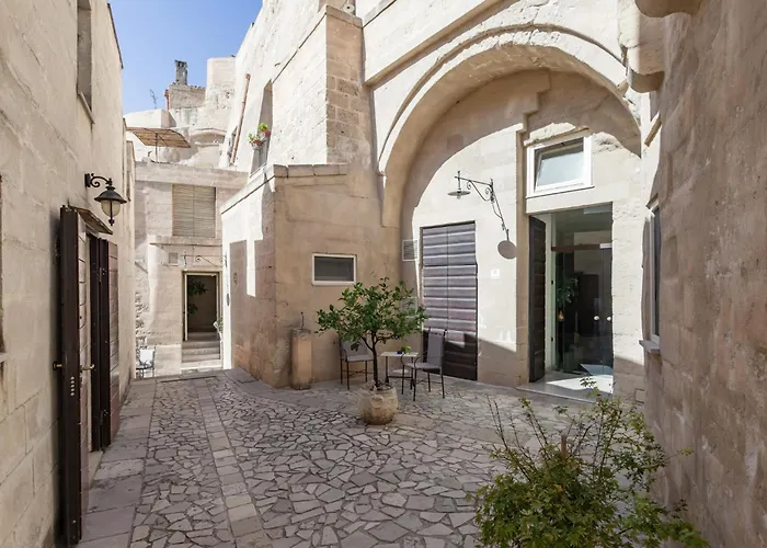 Guesthost - Domus Tua * Matera